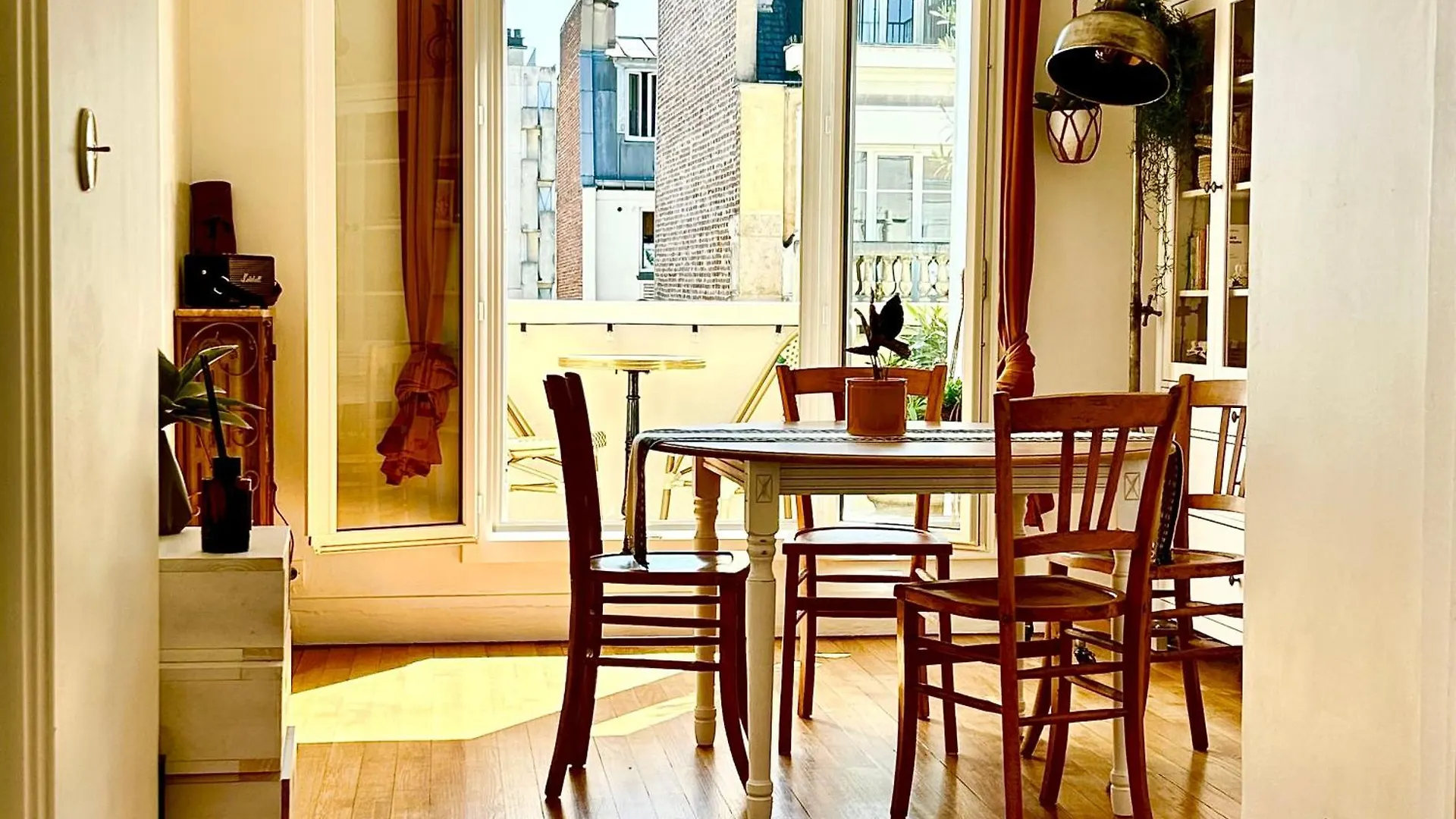 Charming Parisian Flat Near Eiffel Tower - 3 Rooms And Balcony 0*, Paris France