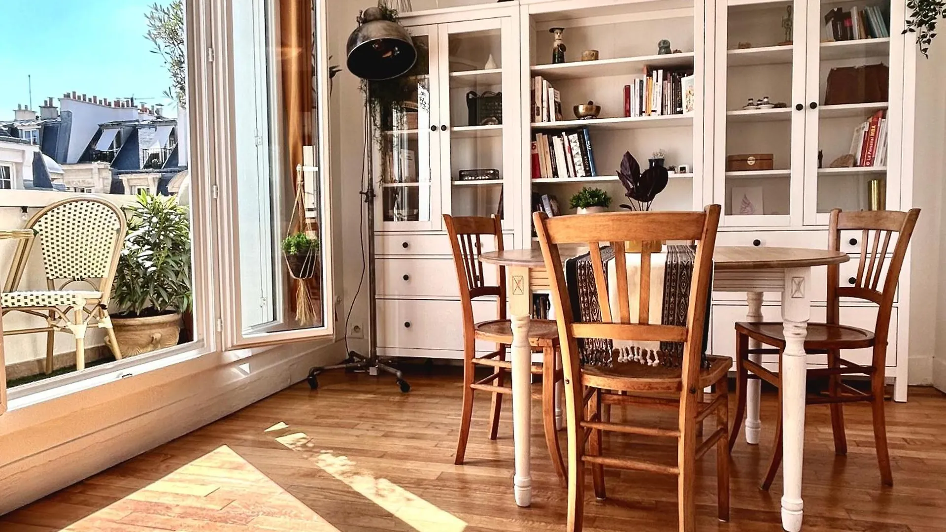 Charming Parisian Flat Near Eiffel Tower - 3 Rooms And Balcony contacts