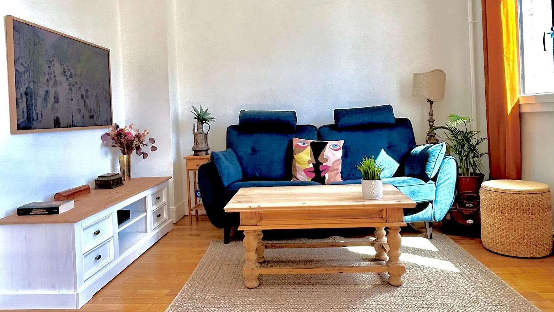 Charming Parisian Flat Near Eiffel Tower - 3 Rooms And Balcony Apartment