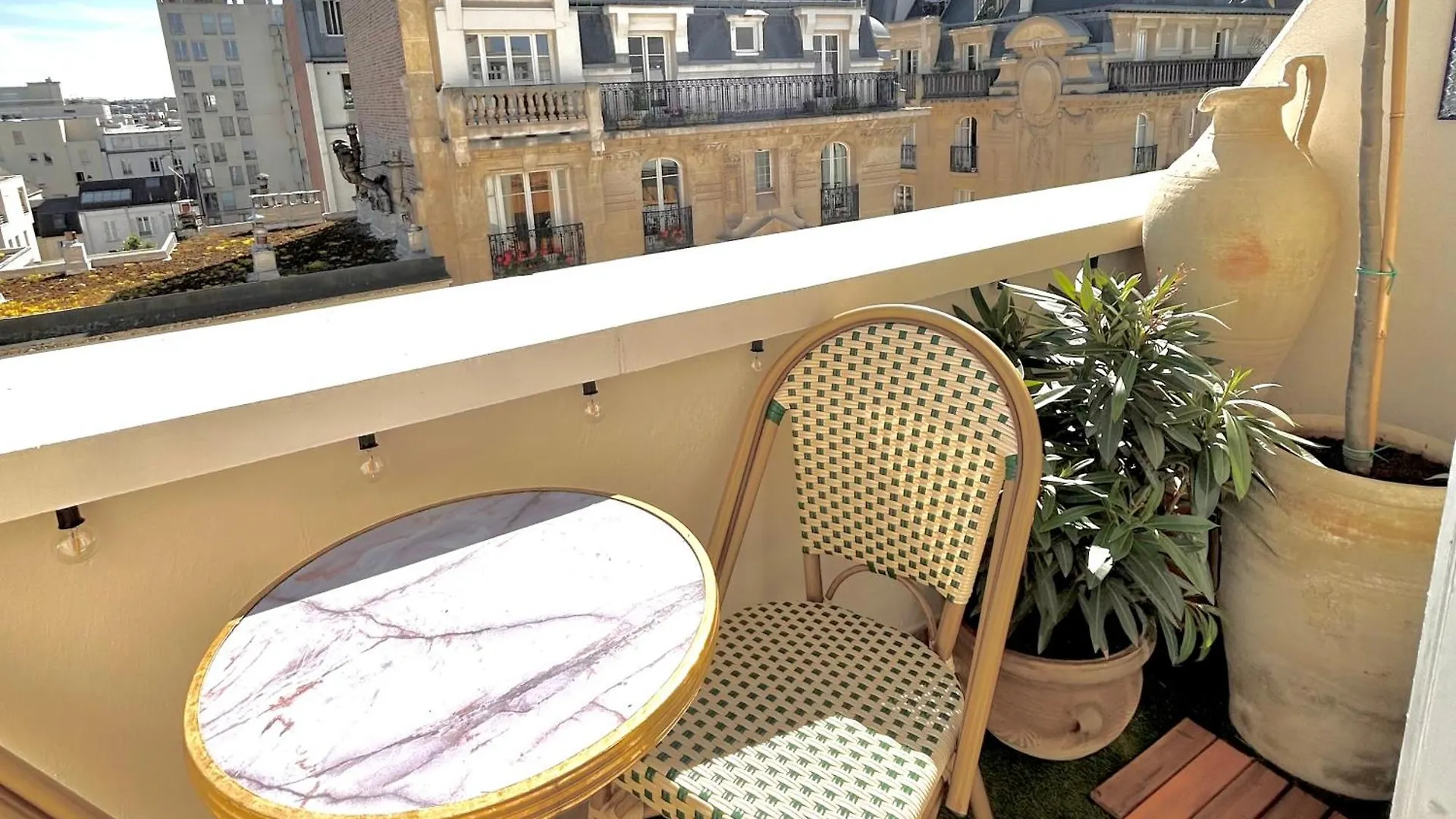 Charming Parisian Flat Near Eiffel Tower - 3 Rooms And Balcony 0*, Paris France